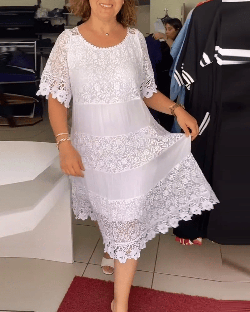 Valenzora | Stylish dress with delicate lace trim