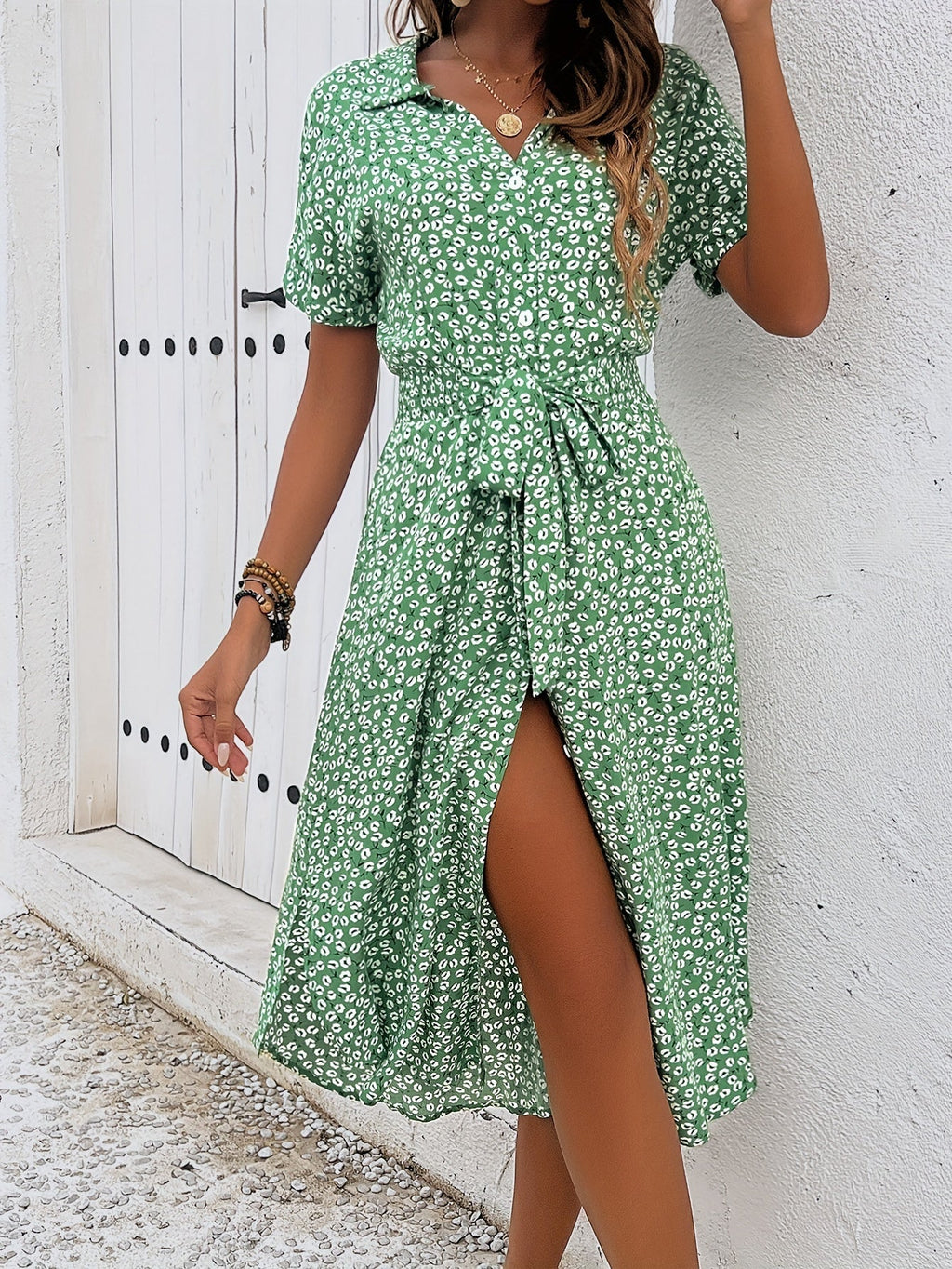 Valenzora | Elegant midi dress with flowers and belt, short sleeves, button closure