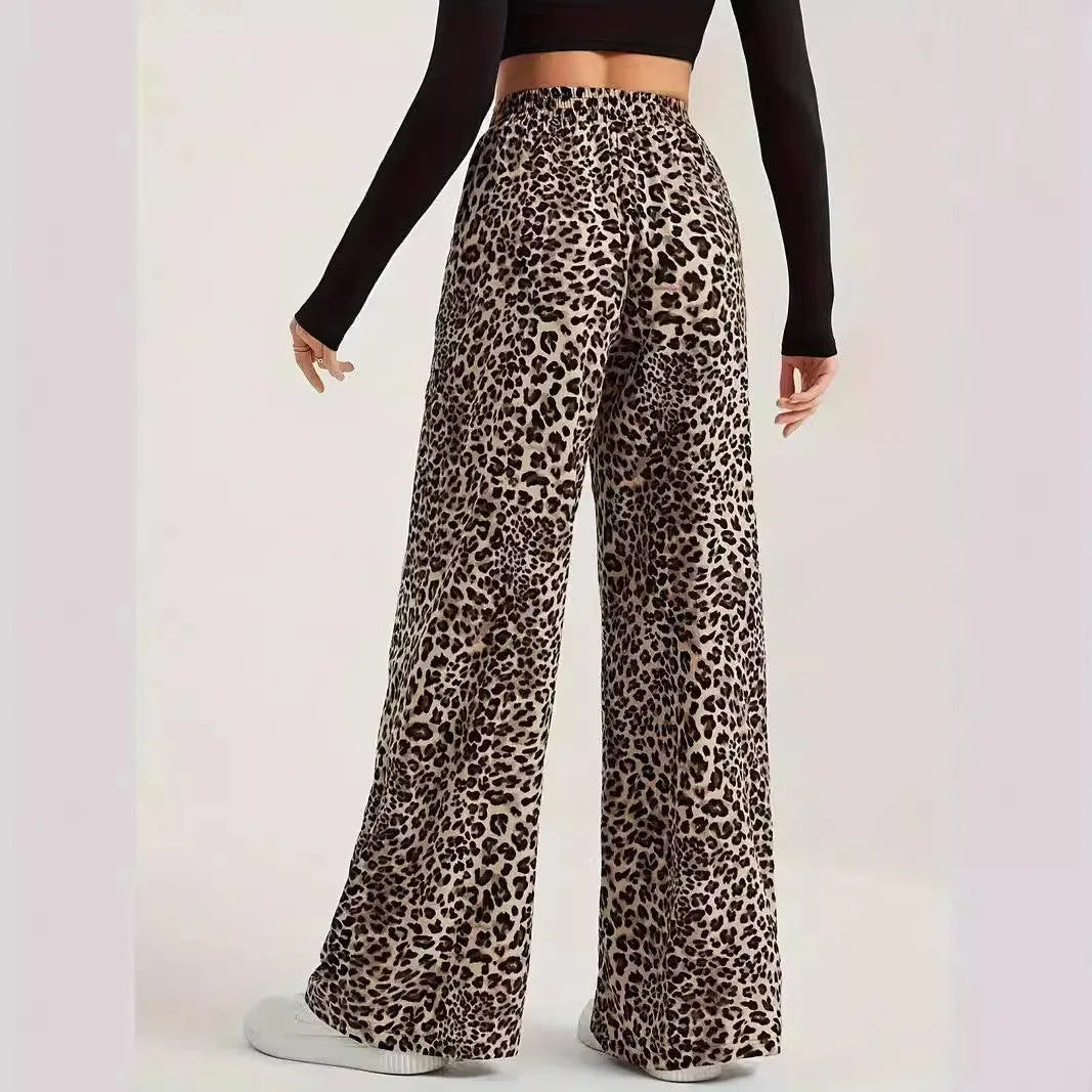 Valenzora | High-waisted, casual straight trousers with leopard print