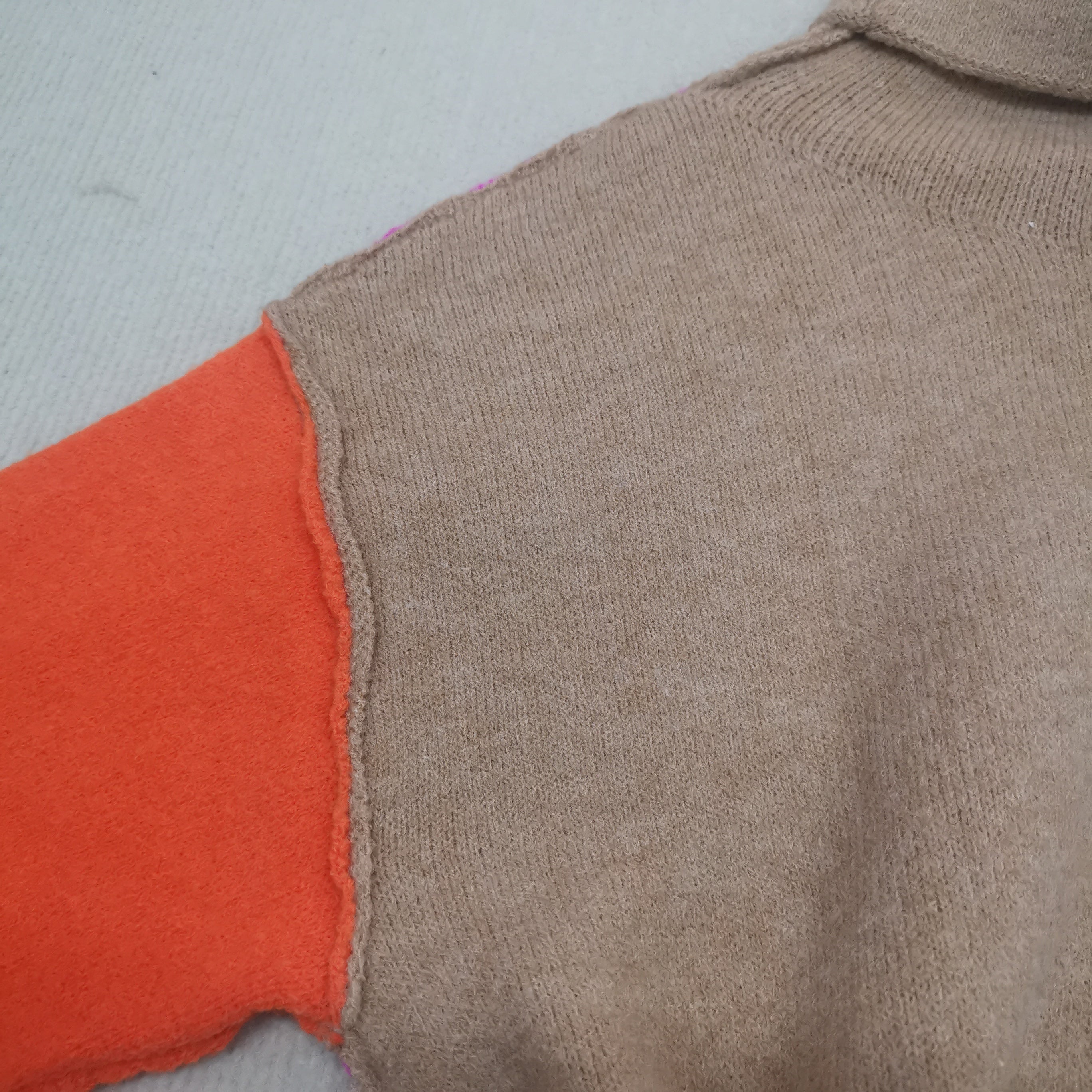 Wunderschöner Farbblock-Pullover