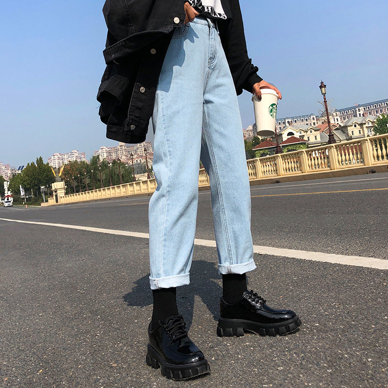 Medium-width women's trousers