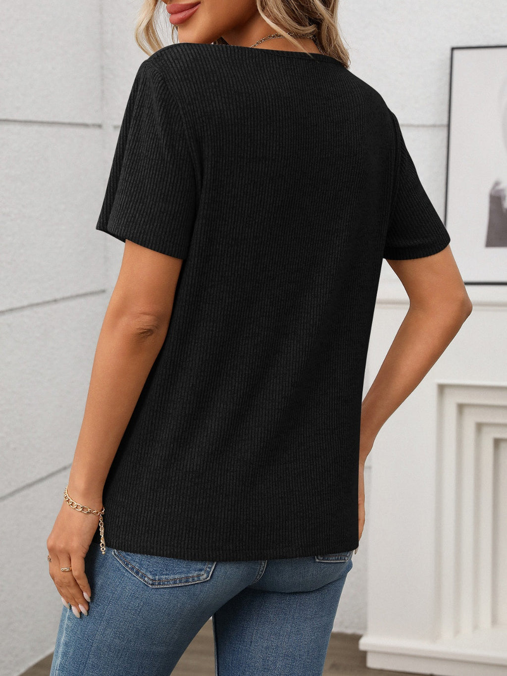 Valenzora | Ribbed V-neck short-sleeved T-shirt