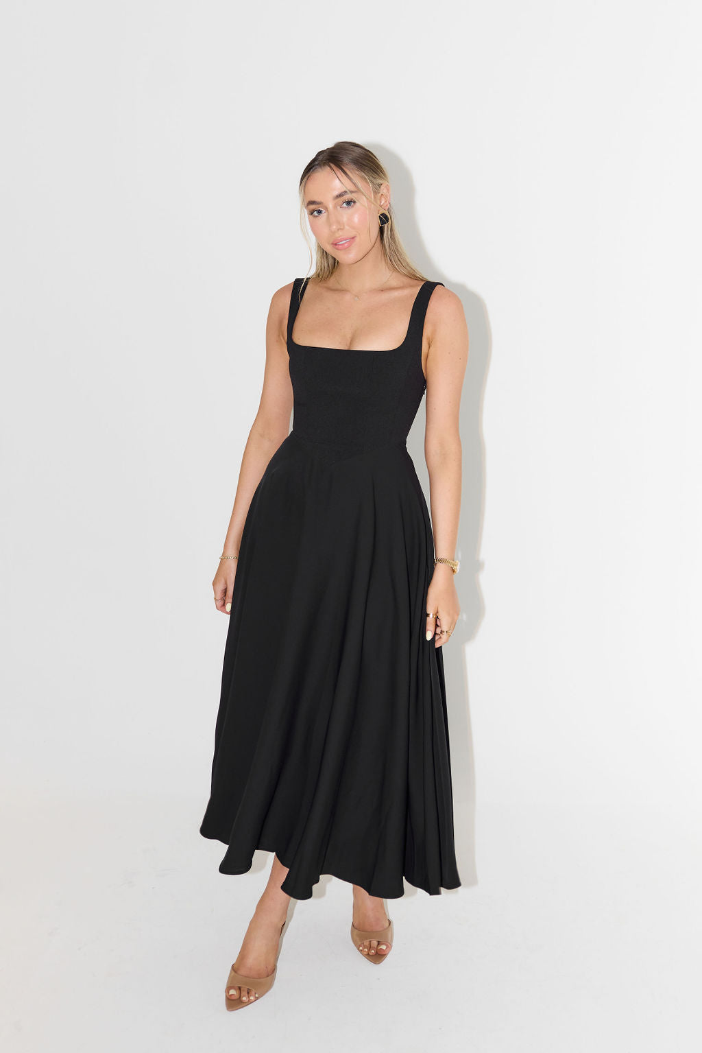 Valenzora | Midikleid mit eckigem Ausschnitt
