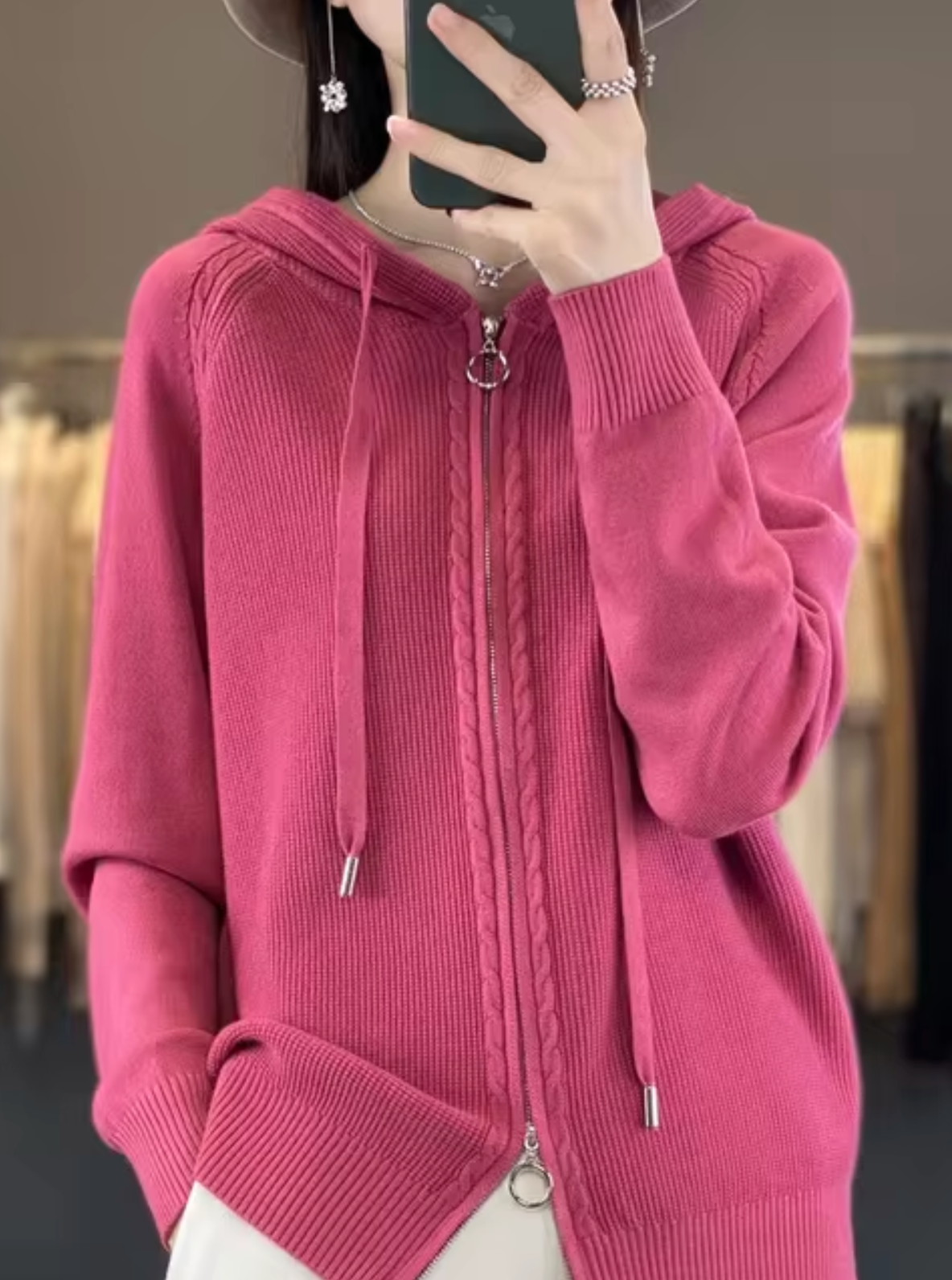 – Strickjacke mit Kapuze