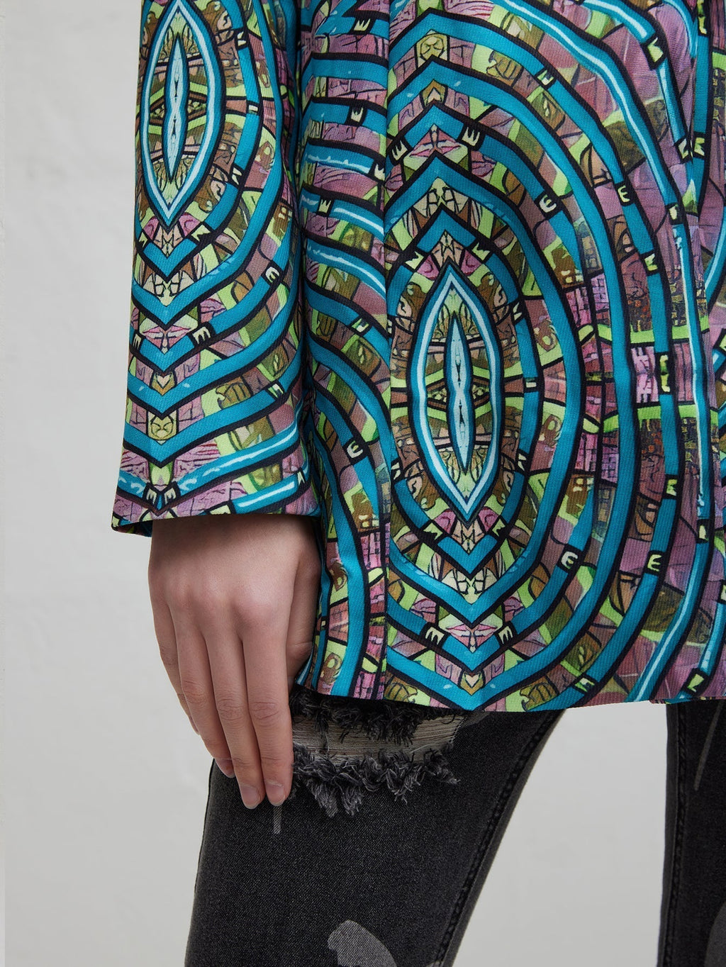 Valenzora | Stylischer Business-Anzug in einem blauen abstrakten Muster