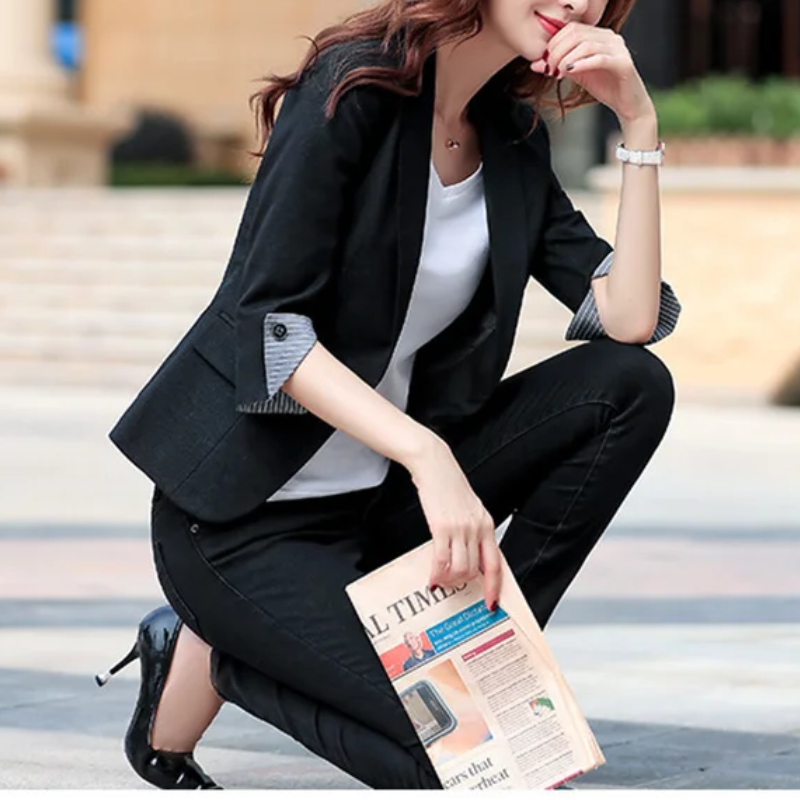 Valenzora | Eleganter Damen-Blazer mit Knopfdetails. Ideal fürs Büro.