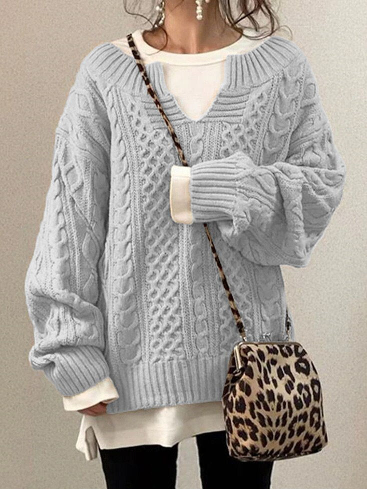 Valenzora Luxe Sweater | Comfortable, warm, oversized cable-knit sweater made of soft material