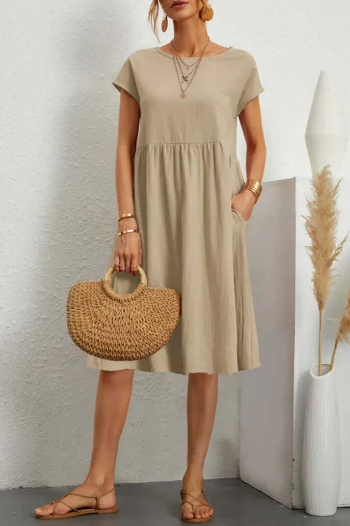 Valenzora | Plain, casual dress with short sleeves and a round neckline