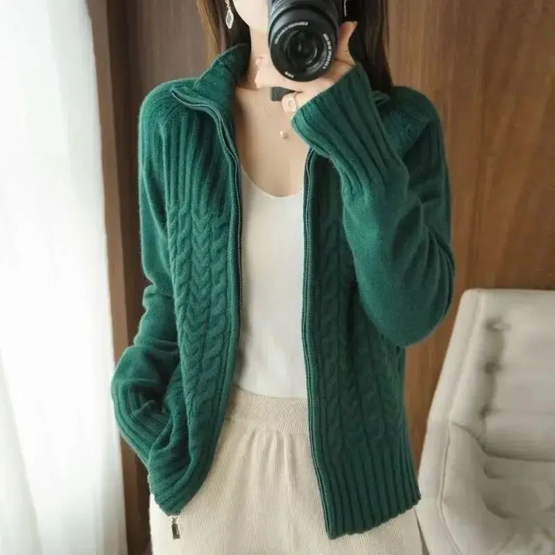 Valenzora | Damen Strickjacke mit Reißverschluss und Zopfstrickdetails
