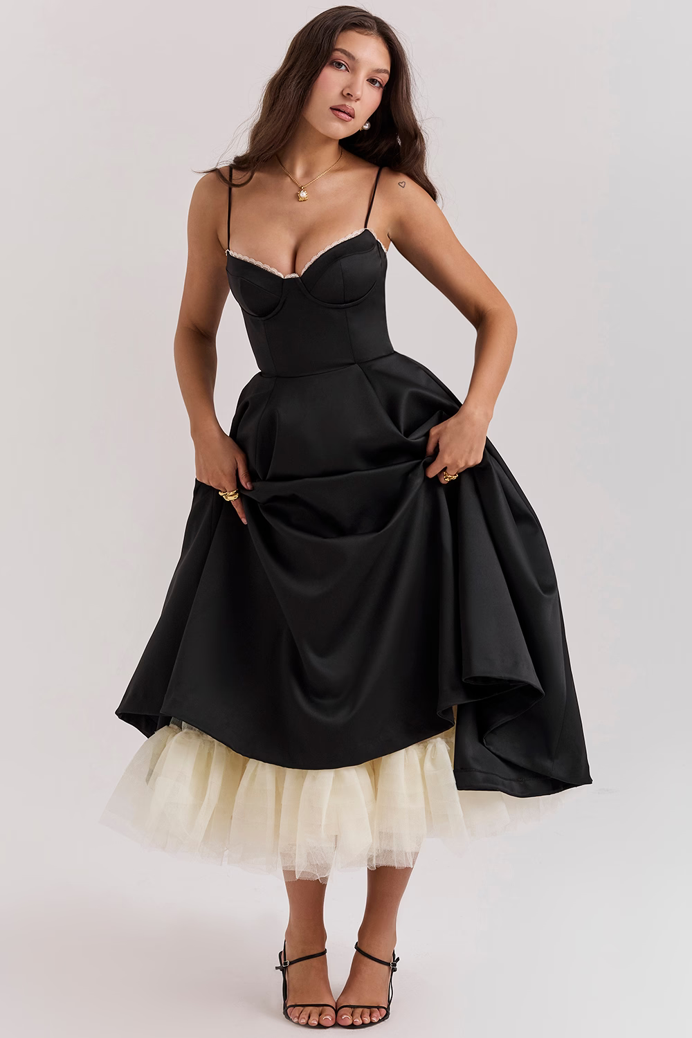 Valenzora | Luxuriöses ausgestelltes Kleid mit Spaghettiträgern für Damen, perfekt für Hochzeiten, Brautmode und Partys, Kasana