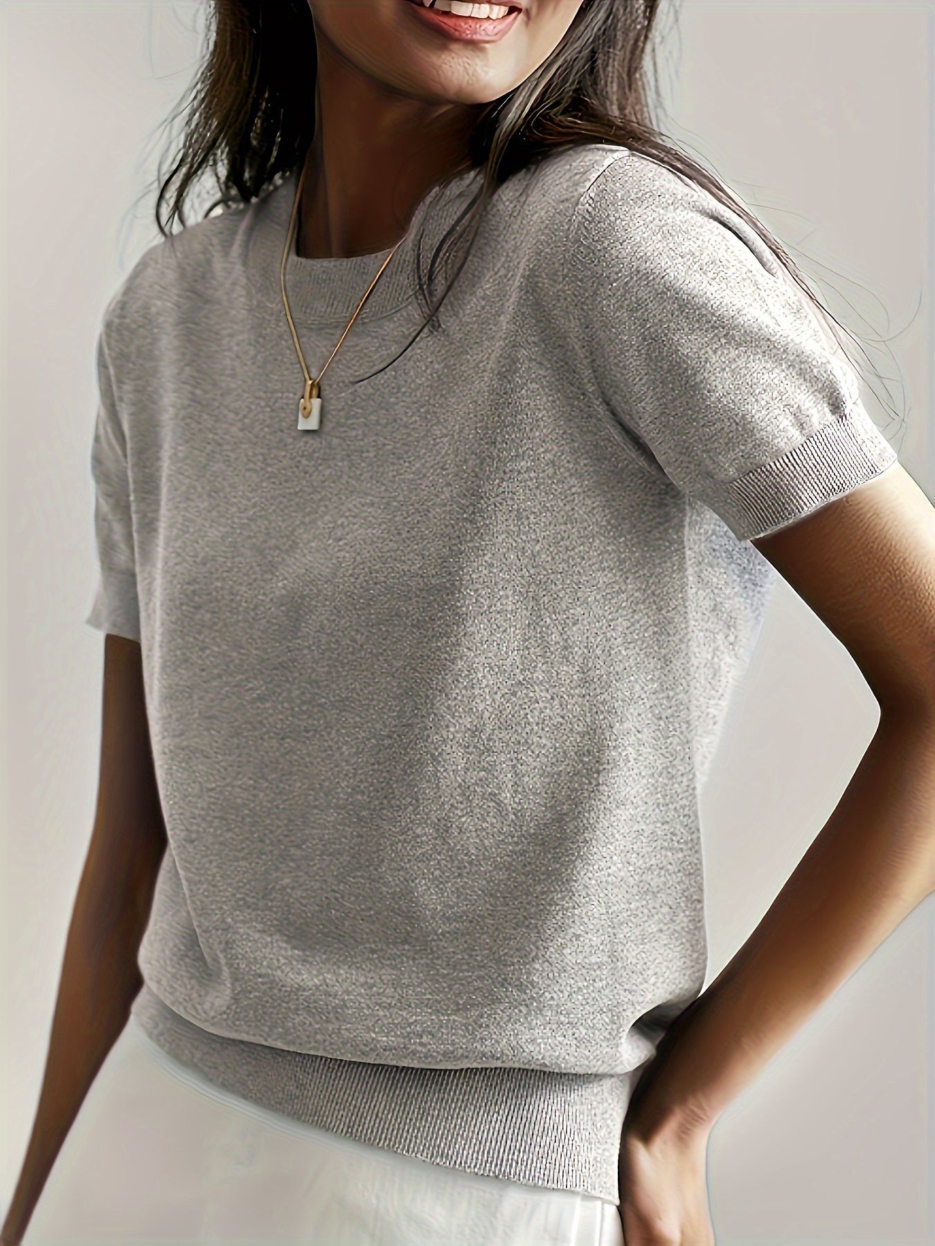 Valenzora | Knit shirt with R neckline