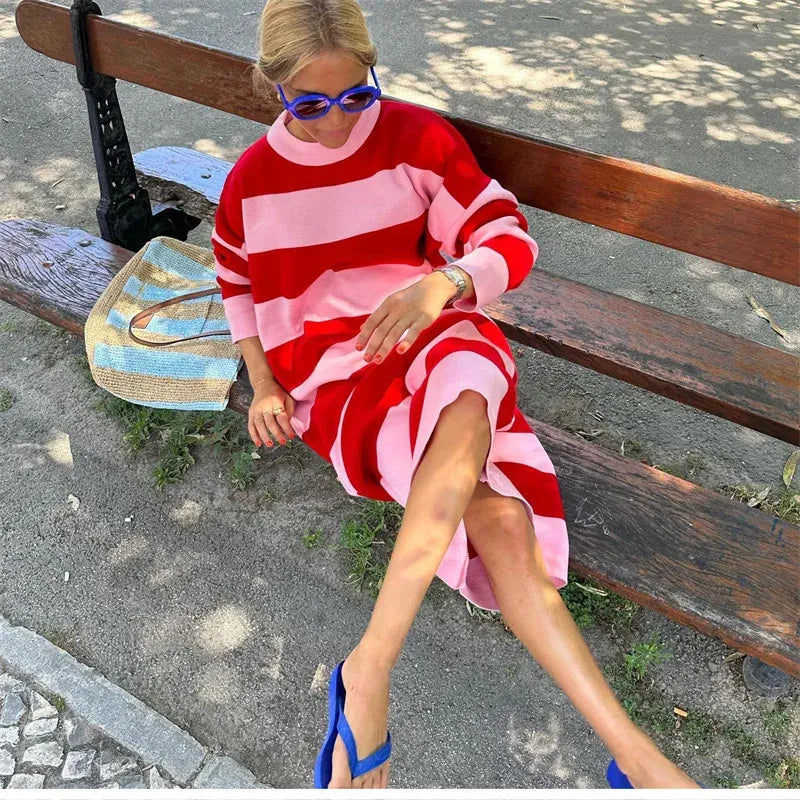 Women's knitted dress with contrasting striped print