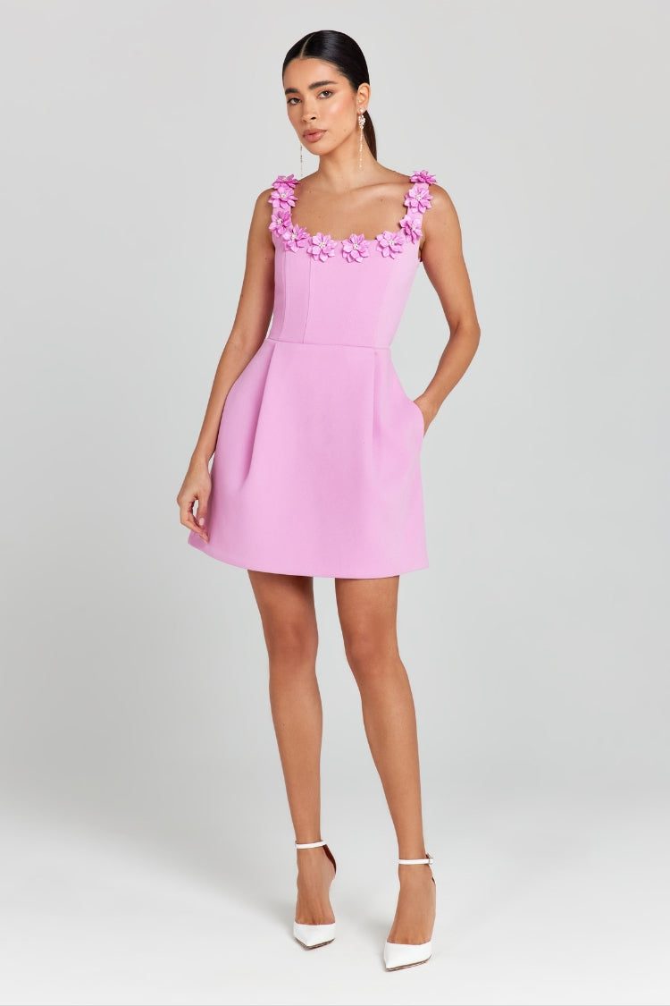 Valenzora | Cindy Mini-Kleid mit aufgenähter Faux-Perlenblume, eckigem Ausschnitt und Taschen