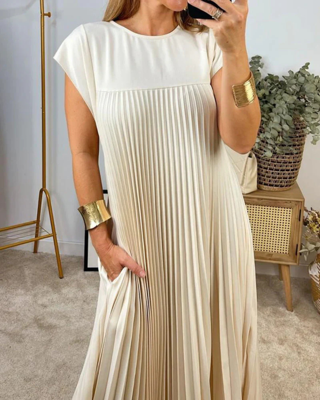 Valenzora | Elegant pleated dress