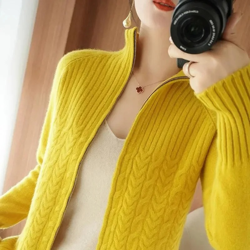 Valenzora | Damen Strickjacke mit Reißverschluss und Zopfstrickdetails