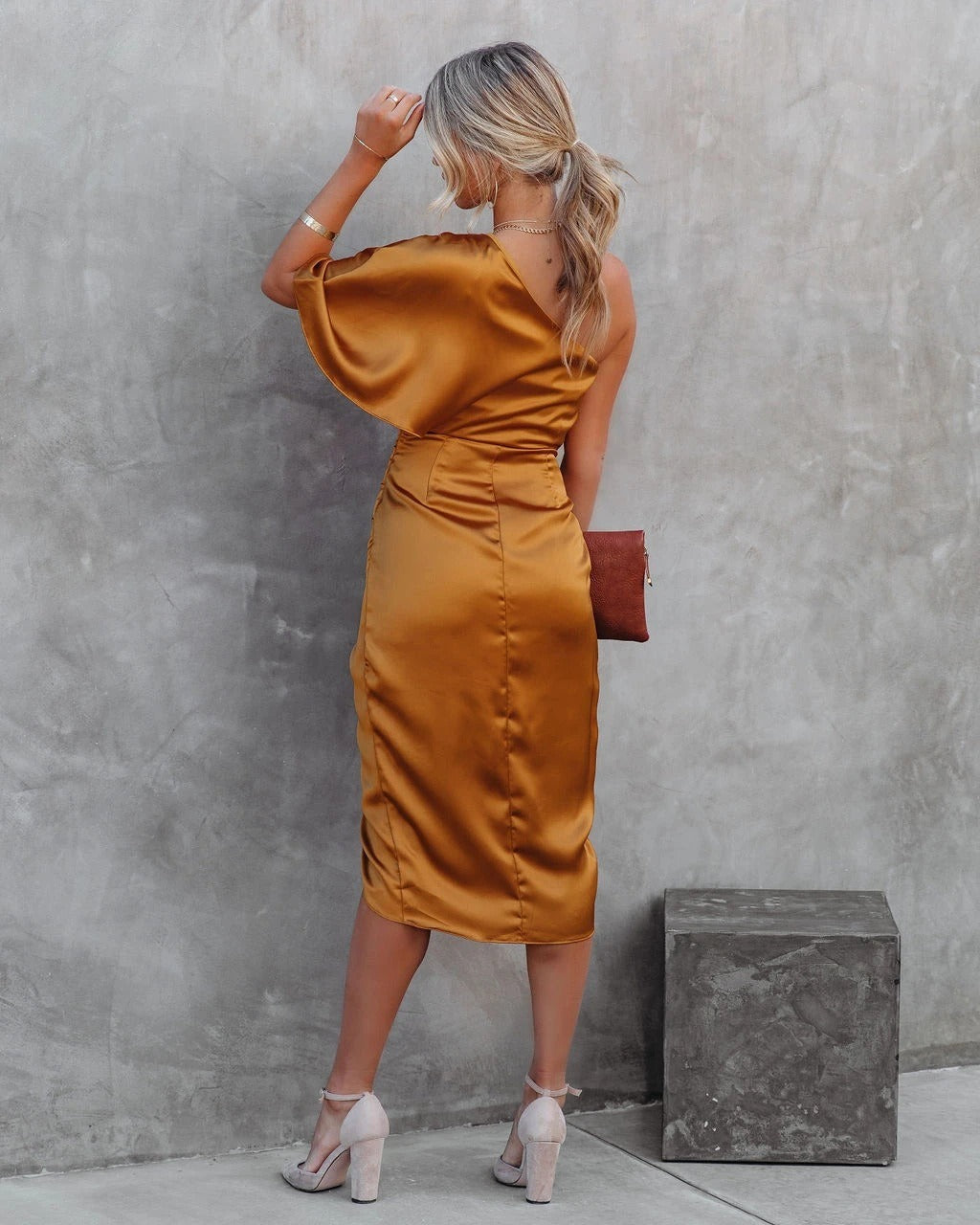 Valenzora | Das sexy, einseitig geschnittene, asymmetrische Abendkleid für Damen
