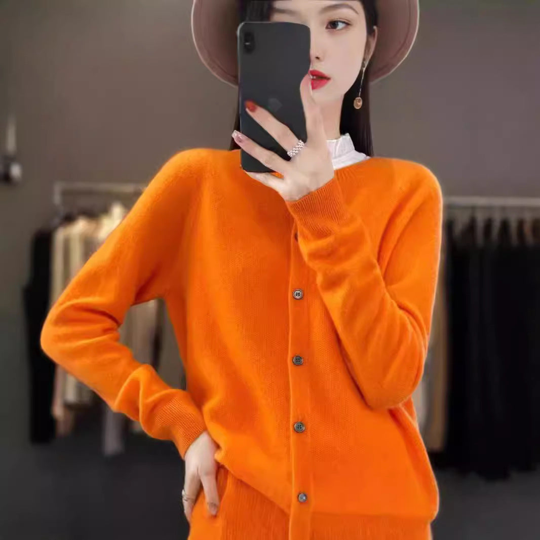 Valenzora | Merinowoll-Strickjacke mit Rundhalsausschnitt und langen Ärmeln