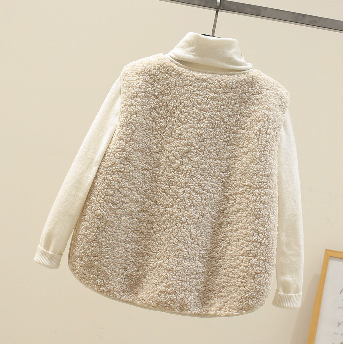 Valenzora | Classic Lambswool Vest
