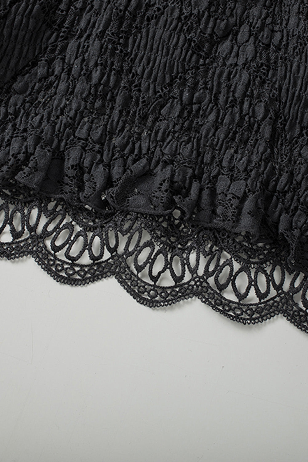 Valenzora | Crop-Top aus Spitze mit V-Ausschnitt