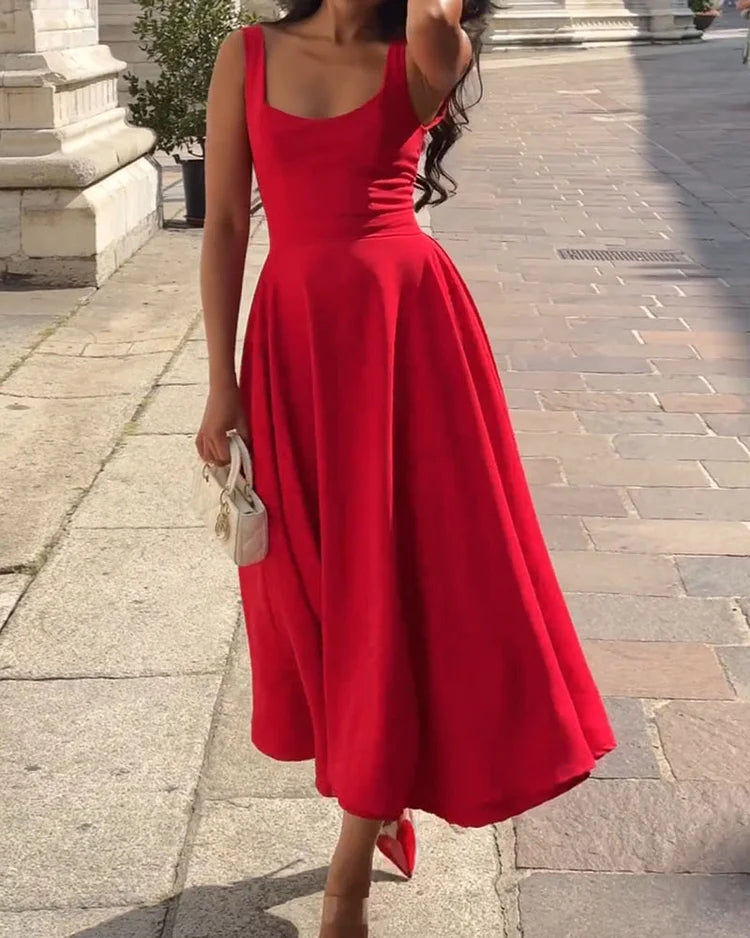 Valenzora | Red fitted midi dress with straps