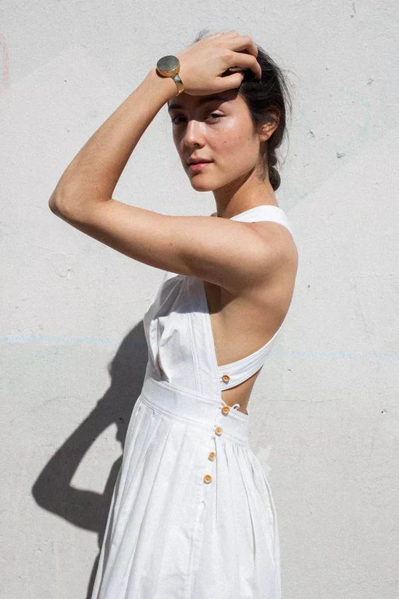Valenzora | Backless, pleated dress with large pockets