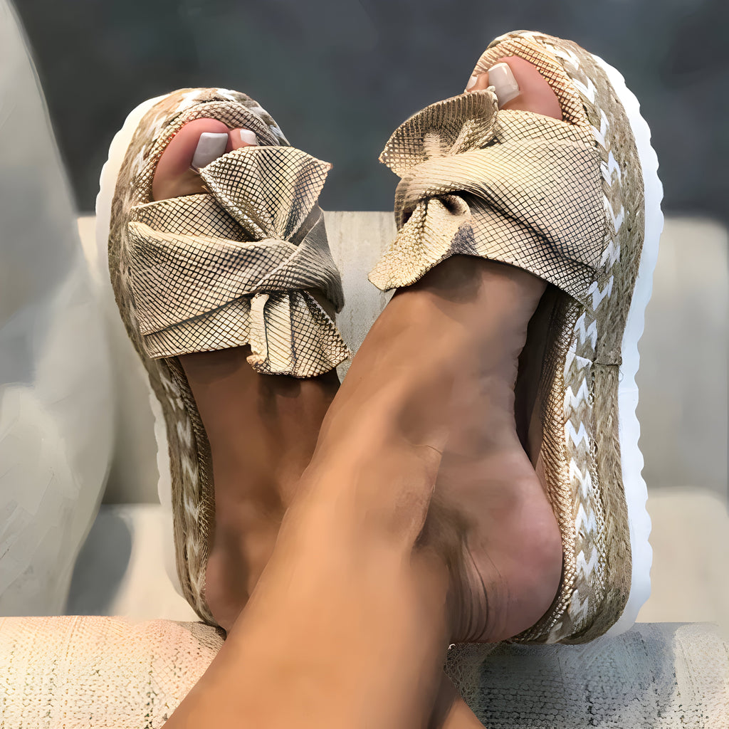 Valenzora | Women's sandals with hair curlers