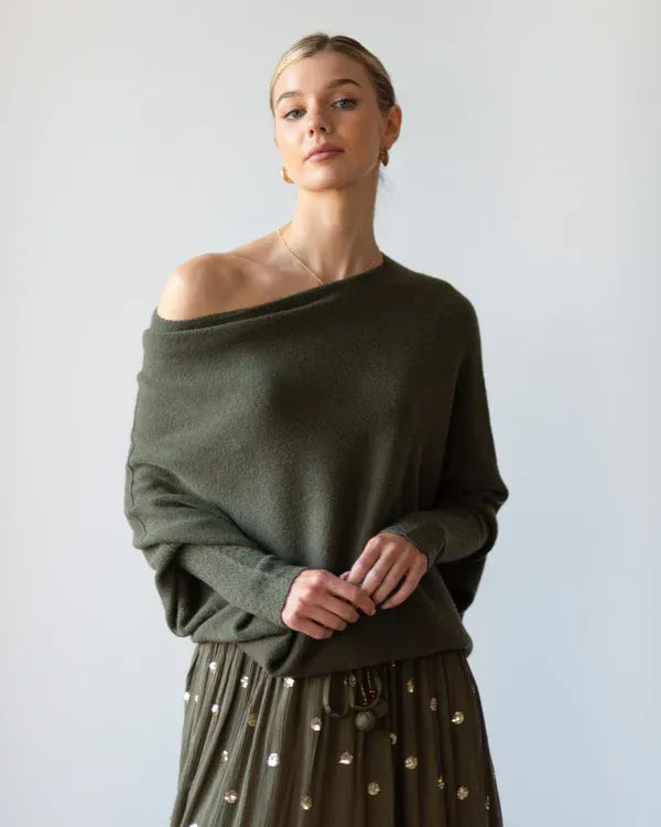 Valenzora | Asymmetrischer Damenpullover mit eleganter Drapierung