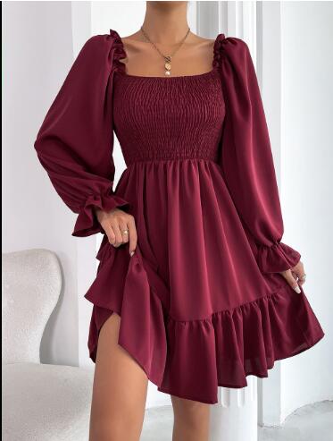 Kleid - Strahlen Sie feminine Eleganz aus in diesem gerüschten Minikleid!