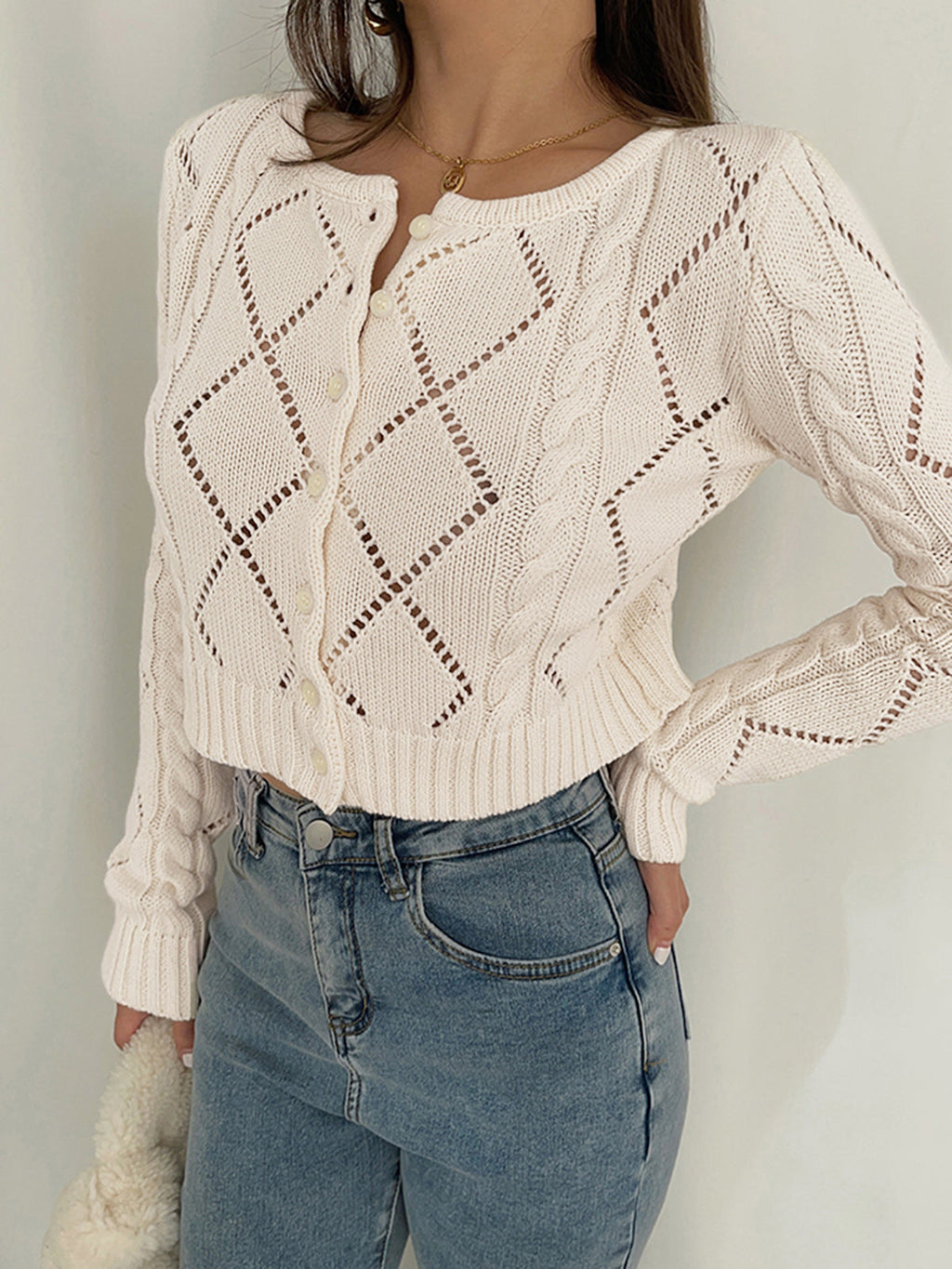 Knitted top with eyelet buttons