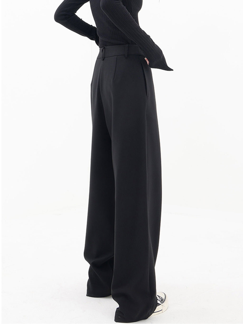 Valenzora ASYMMETRISCHE BAGGY PANTS