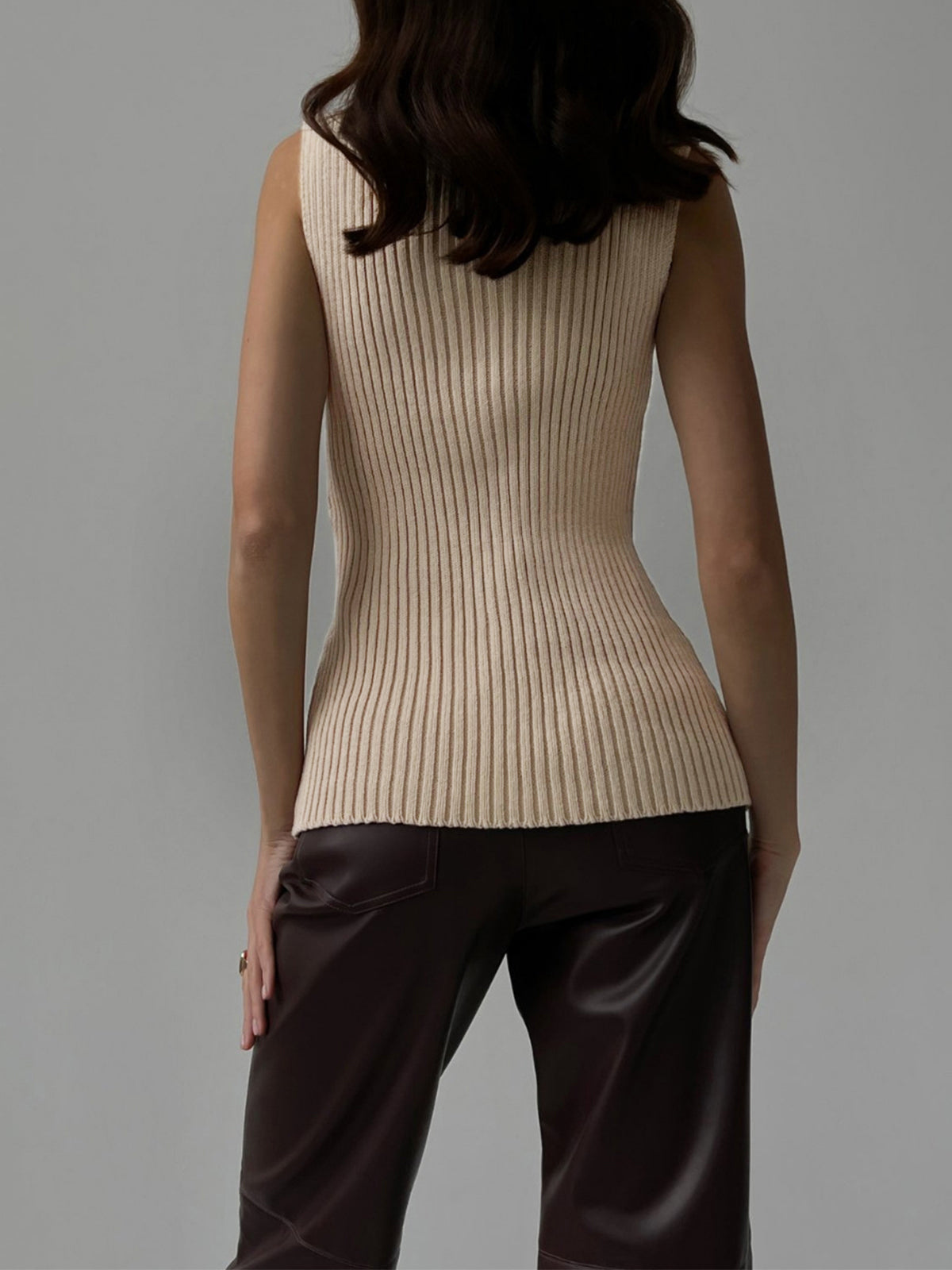 Valenzora | Minimalist Ribbed Back Cutout Top