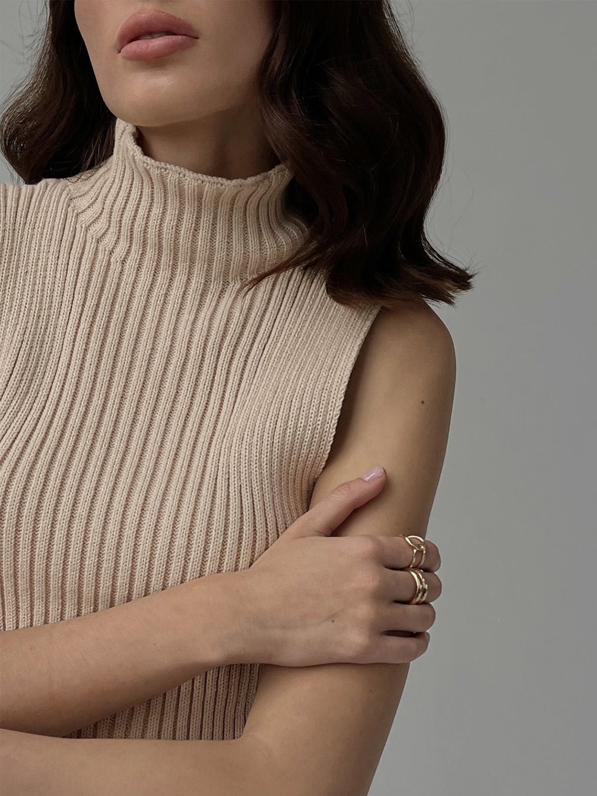 Valenzora | Minimalist Ribbed Back Cutout Top