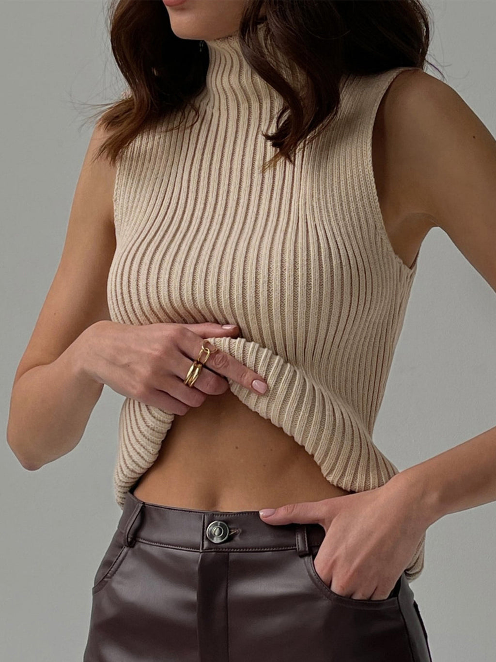 Valenzora | Minimalist Ribbed Back Cutout Top