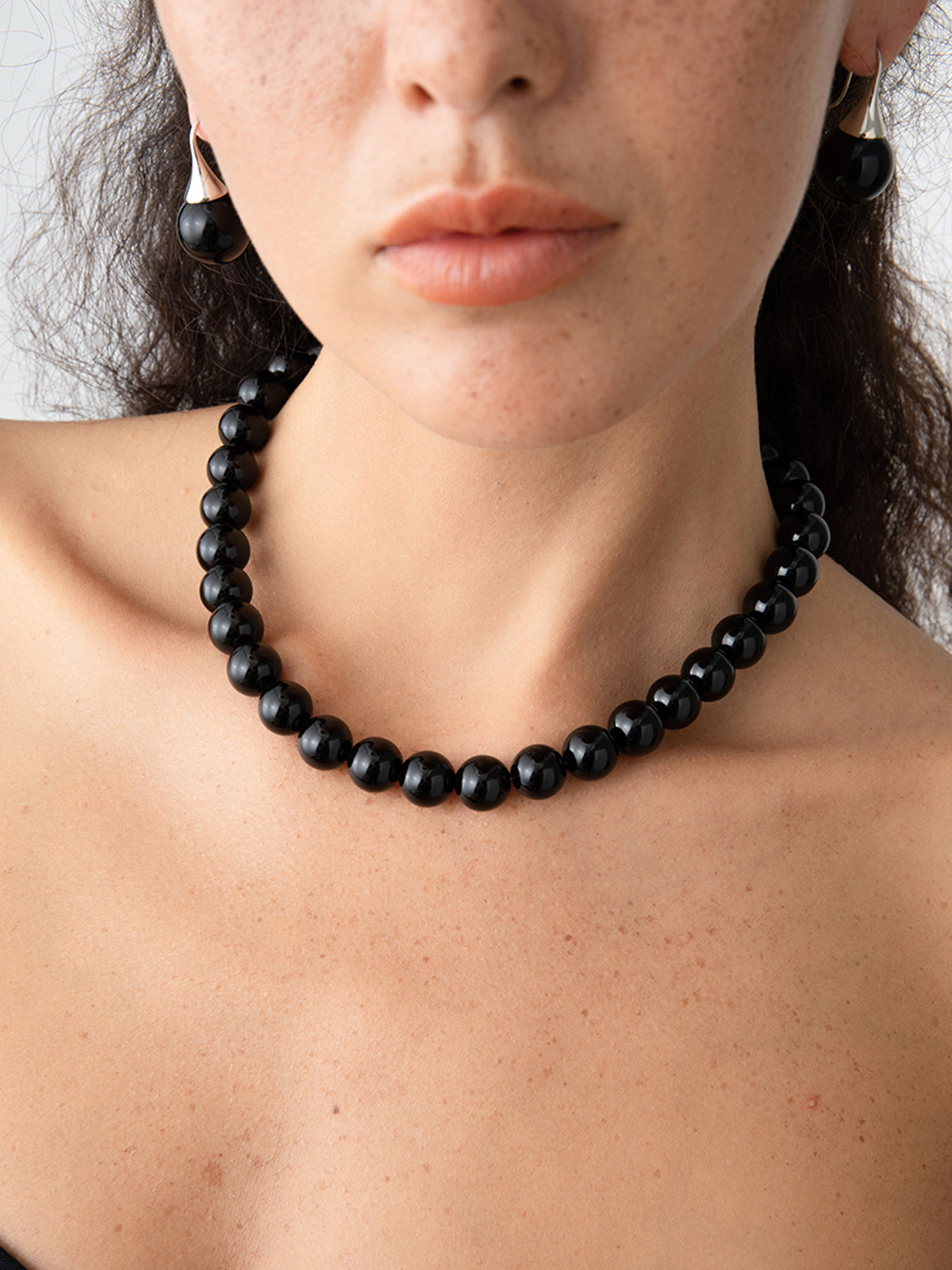 Valenzora | Elegante schwarze Perlenkette mit raffiniertem Anhänger für Damen