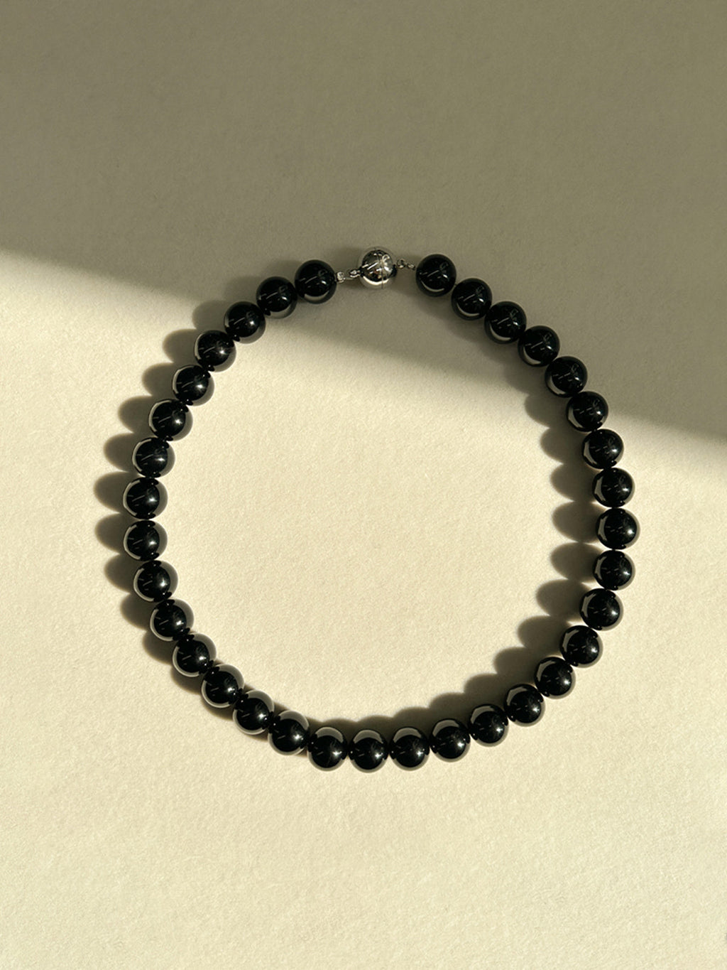 Valenzora | Elegant Black Pearl Necklace with Refined Charm for Women