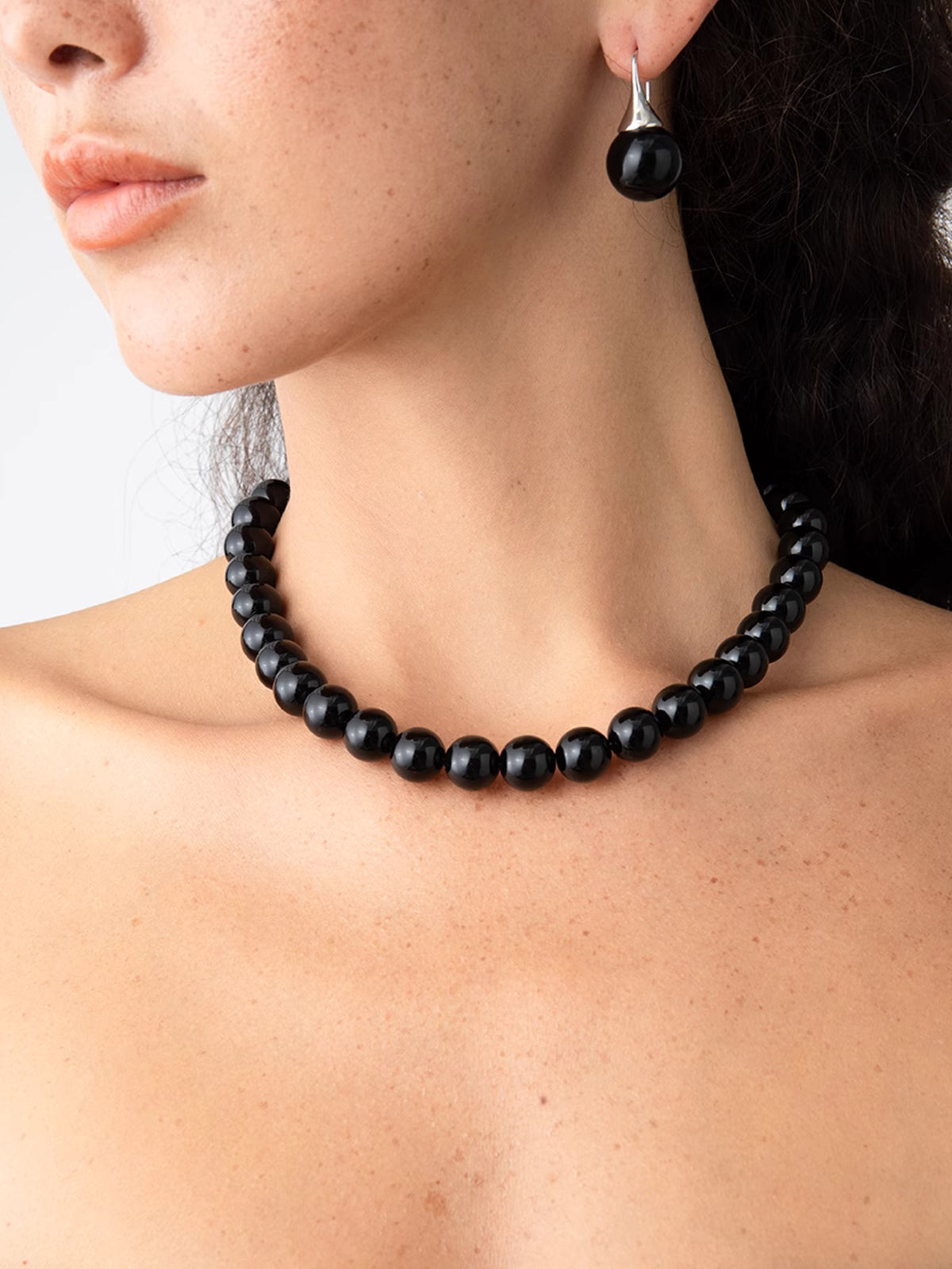 Valenzora | Elegante schwarze Perlenkette mit raffiniertem Anhänger für Damen