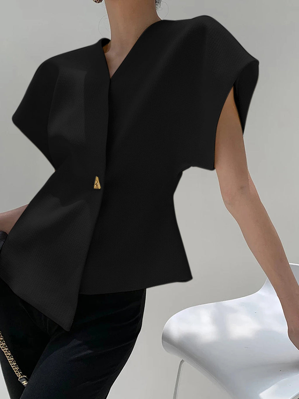 Valenzora | Asymmetrisches V-Ausschnitt-Top aus leichtem Stoff für Damen