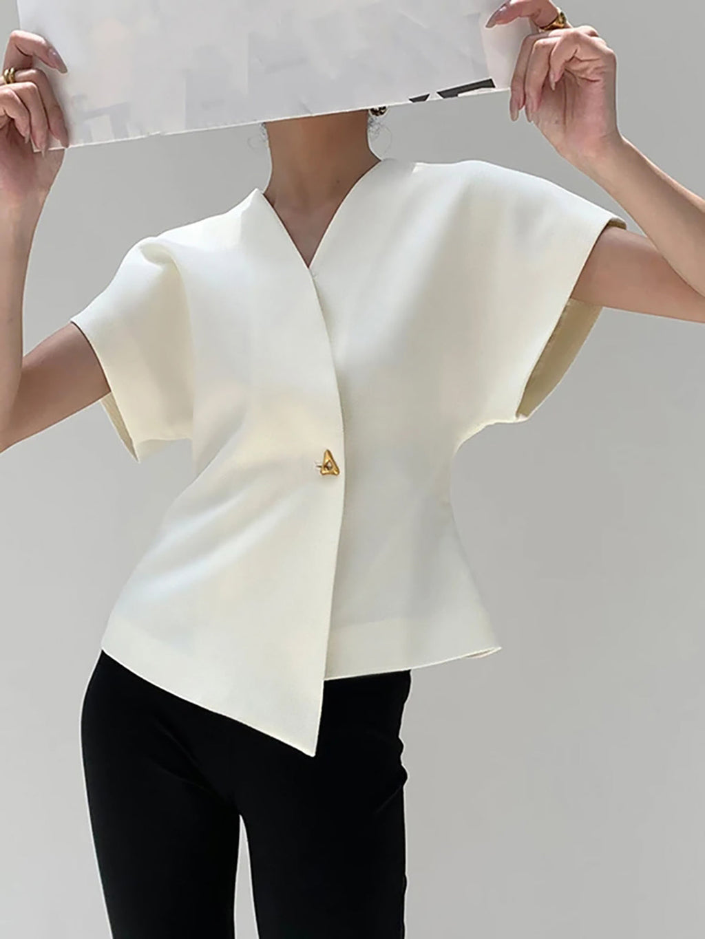 Valenzora | Asymmetrisches V-Ausschnitt-Top aus leichtem Stoff für Damen