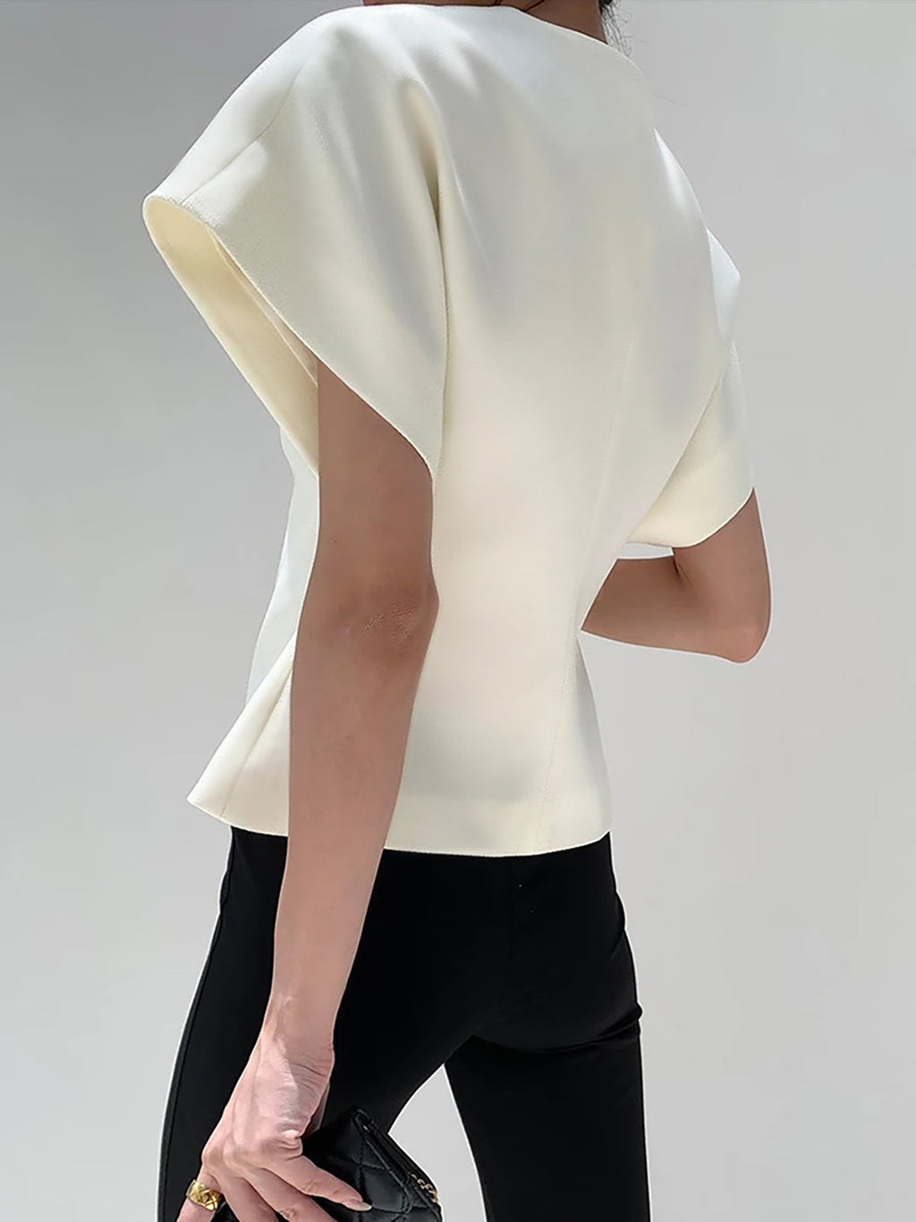 Valenzora | Asymmetrisches V-Ausschnitt-Top aus leichtem Stoff für Damen
