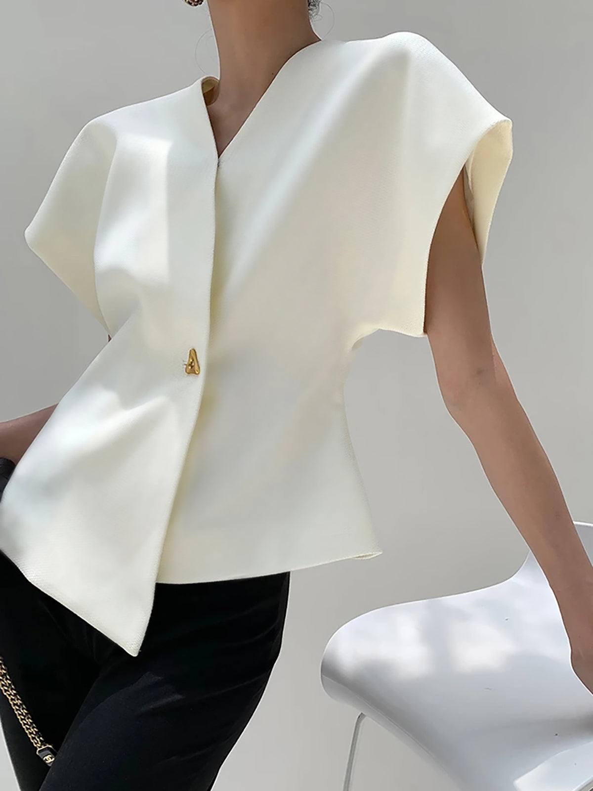 Valenzora | Asymmetrisches V-Ausschnitt-Top aus leichtem Stoff für Damen