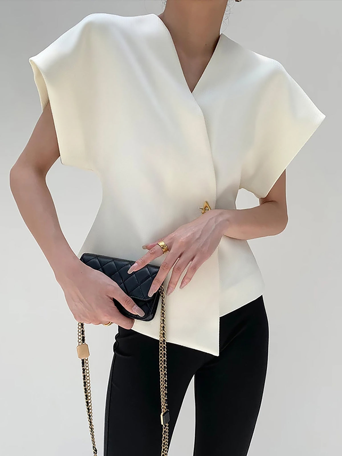 Valenzora | Asymmetrisches V-Ausschnitt-Top aus leichtem Stoff für Damen