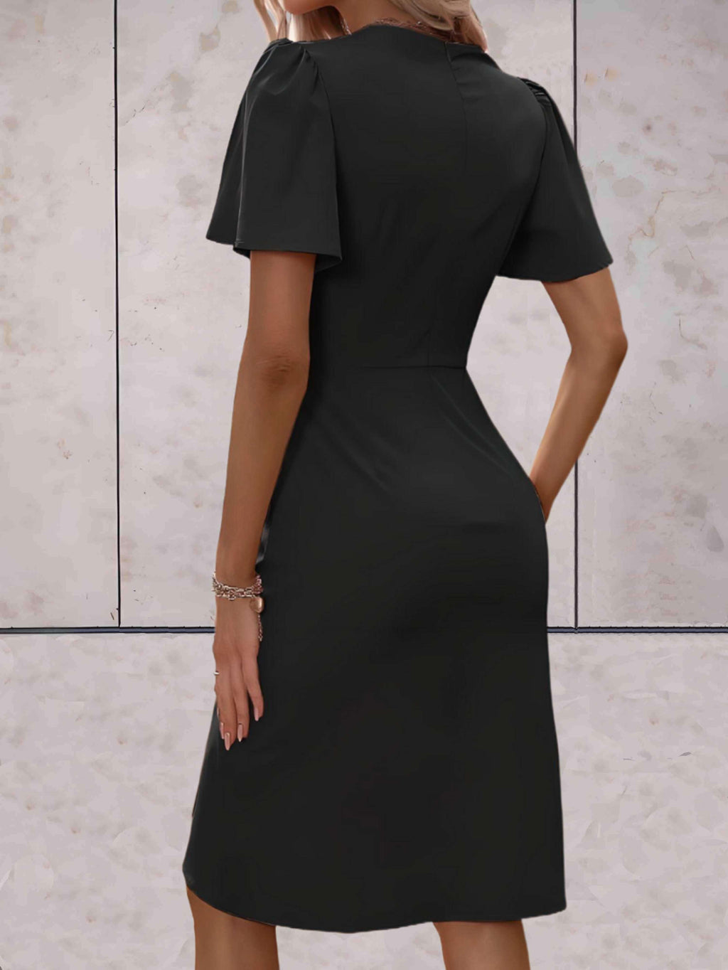 Valenzora | Tailliertes Kleid mit ausgestellten Ärmeln für Damen