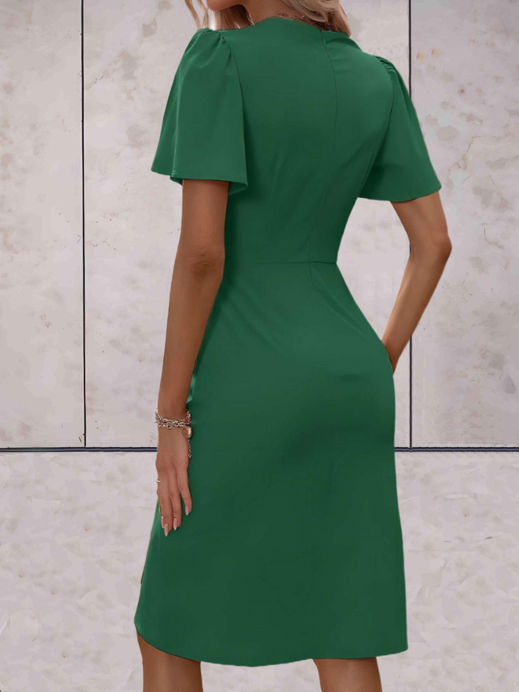 Valenzora | Tailliertes Kleid mit ausgestellten Ärmeln für Damen