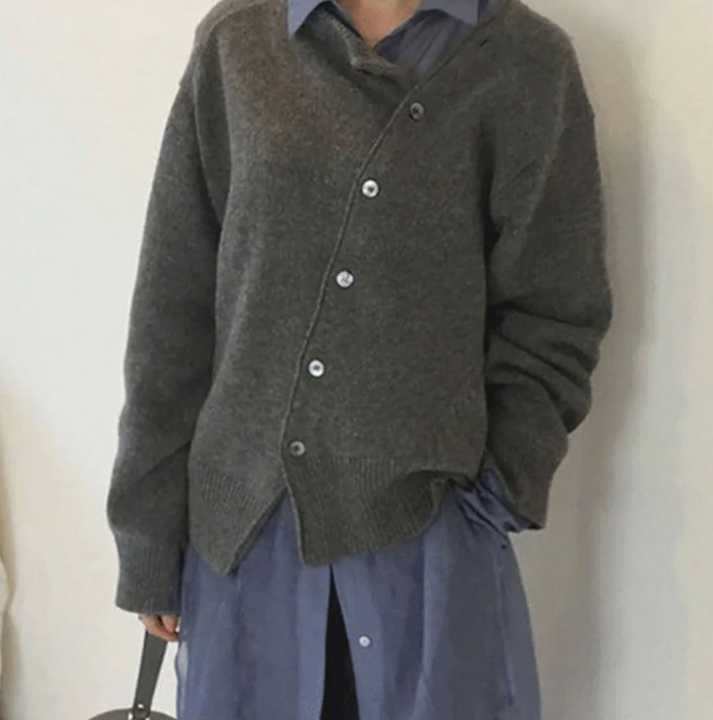 Valenzora - Soft cashmere cardigan with diagonal button closure