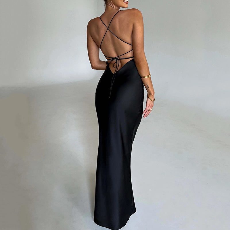 Valenzora | Spaghettiträgerkleid aus seidigem Material mit Maxi-Saum