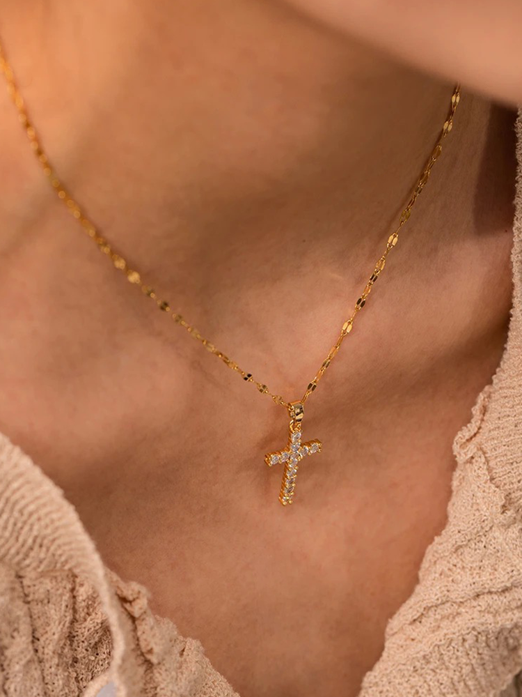 Valenzora | Goldene Zirkonia Kreuzkette mit Anhänger für Damen