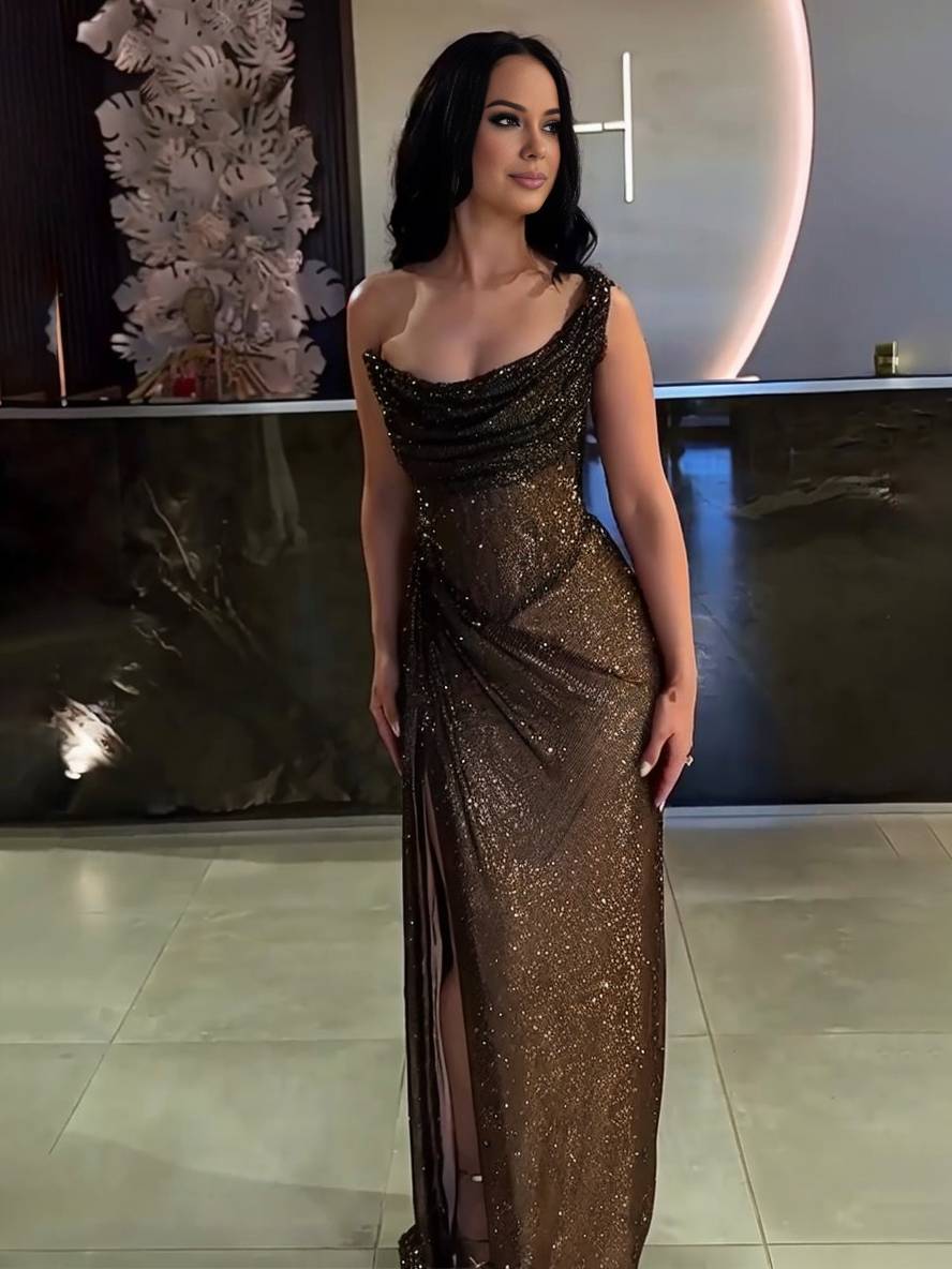 Valenzora | Langes, tailliertes, ärmelloses elegantes Damenballkleid für den Abend mit unregelmäßigem Seitenschlitz