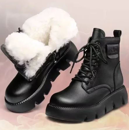Gefütterte Stiefel mit dicken Sohlen