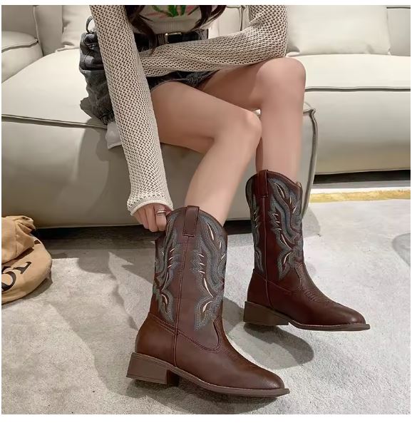 Valenzora | Western style boots for women with pointed toe and block heel, cowboy boots for women