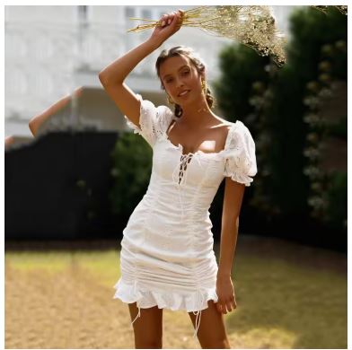 Damen-Minikleid mit Raffung und schickem Volant, Größe